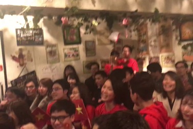 Khí thế hừng hực của DHS Việt tại Nhật cổ vũ U23 Việt Nam