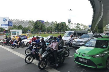 Ngày mai, hạn chế xe ra vào sân bay Tân Sơn Nhất