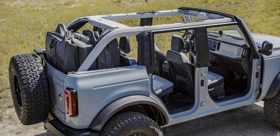 Vì sao Ford Bronco không có kính chắn gió gập lại được như Jeep Wrangler? - 2 Vì sao Ford Bronco không có kính chắn gió gập lại được như Jeep Wrangler? - 2