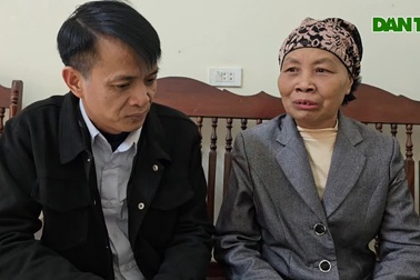 Người mẹ mắc ung thư xúc động đón nhận quà bạn đọc Dân trí