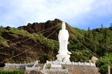 Ngắm tượng Phật đẹp nhất “đảo tỏi” Lý Sơn 