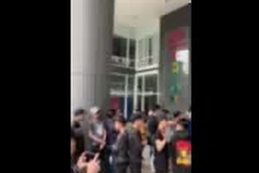 Các nhà cung ứng hàng Việt tụ tập chiều ngày 3/7 phản đối Big C đột ngột ngừng nhập hàng