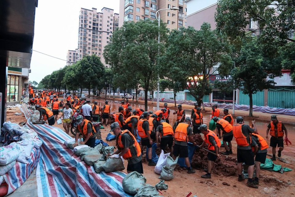 Lũ lụt nghiêm trọng nhất 3 thập kỷ tàn phá nhiều tỉnh thành ở Trung Quốc - 6 Lũ lụt nghiêm trọng nhất 3 thập kỷ tàn phá nhiều tỉnh thành ở Trung Quốc - 6