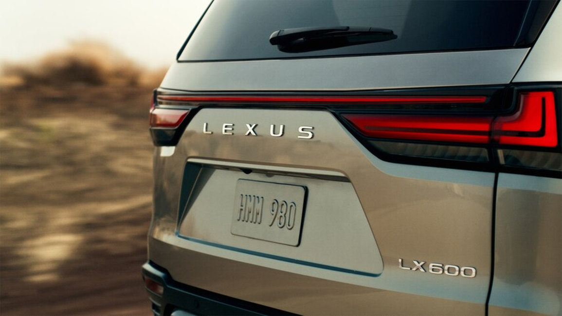 Lexus sẽ bỏ logo phía sau, sử dụng hệ thống giải trí mới trên các mẫu xe - 1 Lexus sẽ bỏ logo phía sau, sử dụng hệ thống giải trí mới trên các mẫu xe - 1