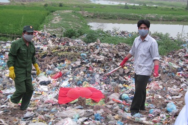 Phát hiện thi thể trẻ sơ sinh trong bãi rác