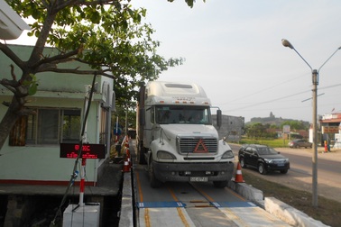 Trạm cân hỏng, tài xế xe tải... thở phào