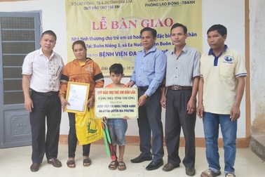 Quỹ bảo trợ trẻ em Đắk Lắk trao tặng nhà cho trẻ mồ côi khó khăn