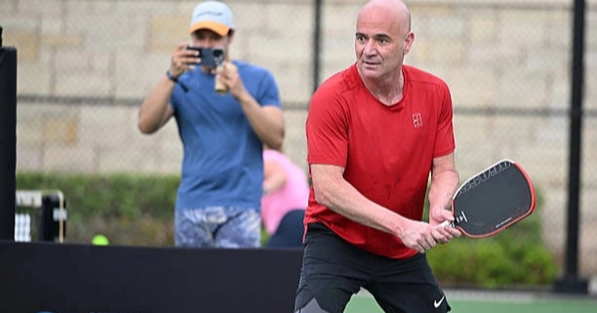 Tay vợt 70 tuổi soán ngôi VĐV lớn tuổi nhất của Agassi ở Pickleball US Open