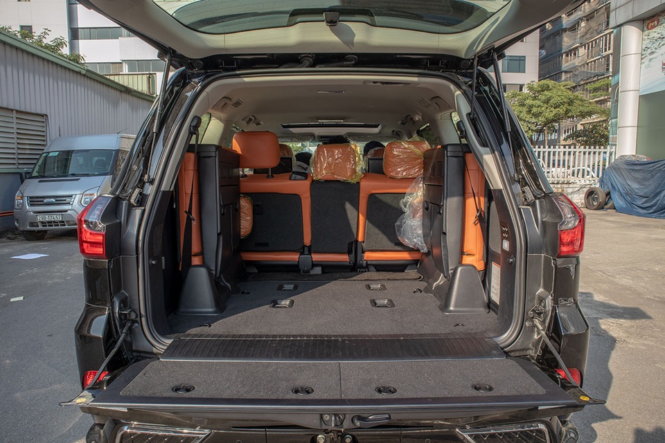 Lexus LX570 Super Sport 2021: Thay đổi nhẹ nhưng đại gia Việt vẫn săn đón - 9 Lexus LX570 Super Sport 2021: Thay đổi nhẹ nhưng đại gia Việt vẫn săn đón - 9