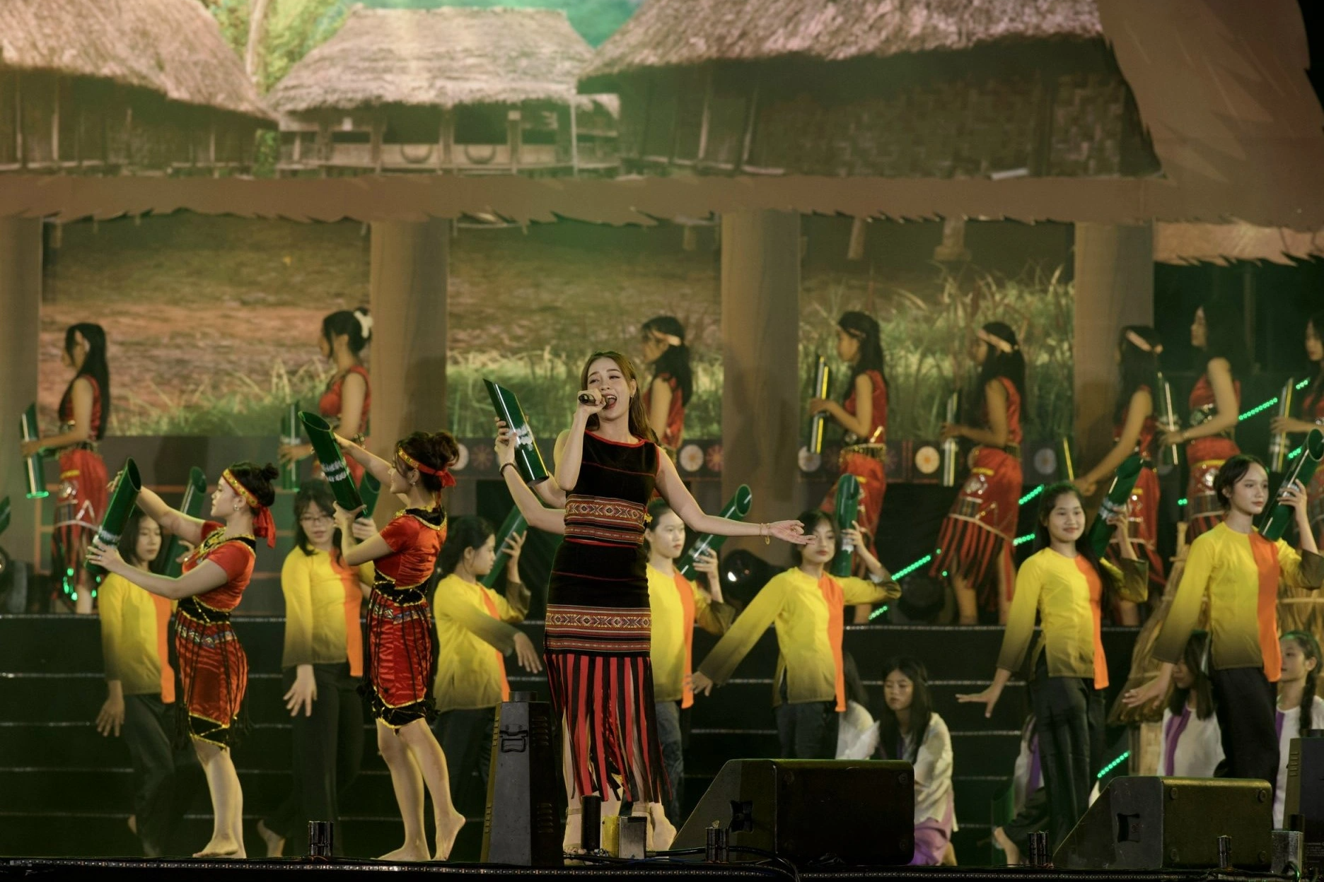 Sorotan festival budaya dan olahraga etnis minoritas di daerah pegunungan Quang Nam - 2 Đặc sắc ngày hội văn hóa thể thao các dân tộc miền núi Quảng Nam - 2