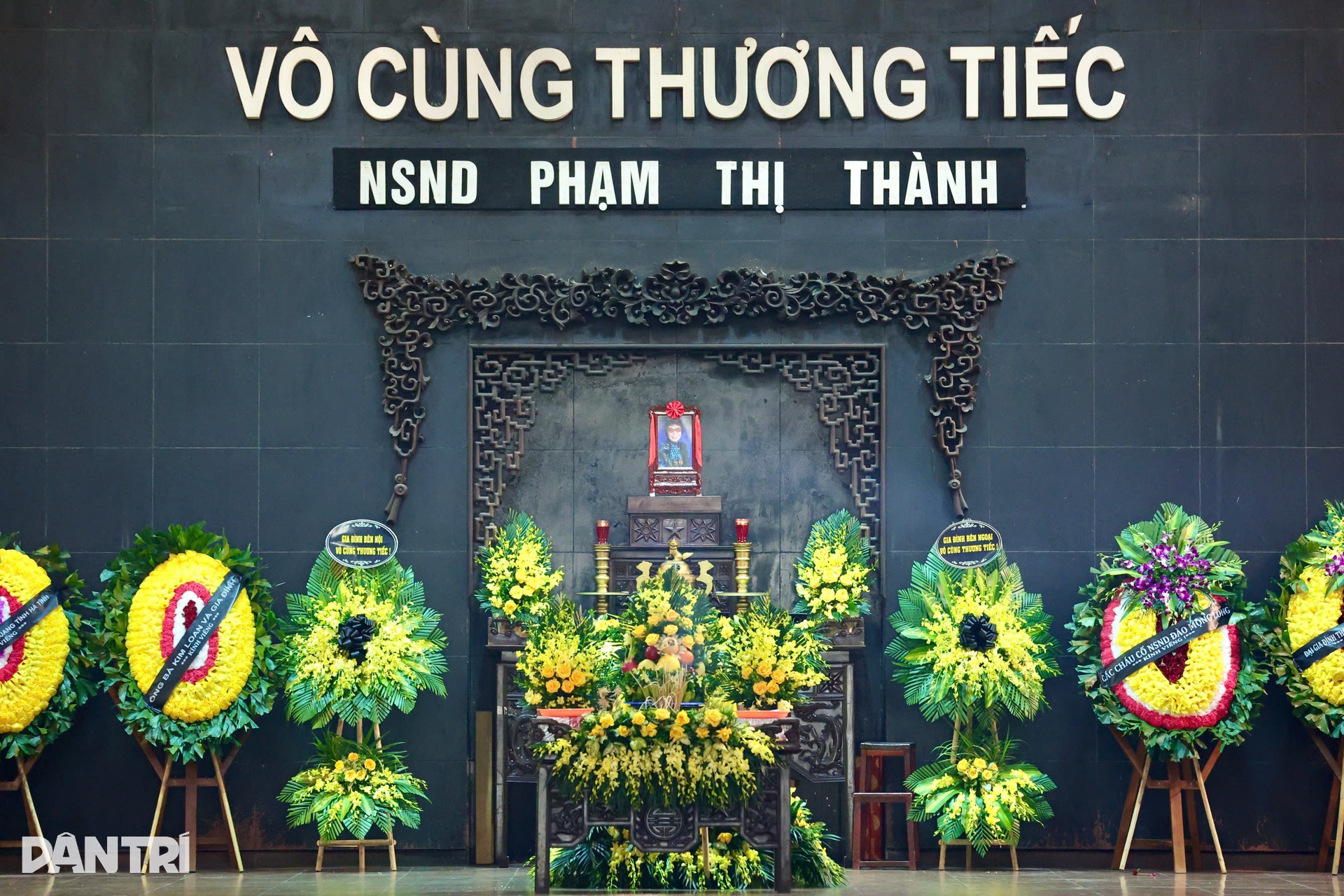 Lan Hương, Xuân Bắc và nhiều nghệ sĩ tiễn đưa NSND Phạm Thị Thành - 1 Lan Hương, Xuân Bắc và nhiều nghệ sĩ tiễn đưa NSND Phạm Thị Thành - 1