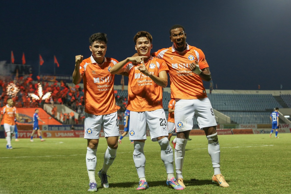 SHB Đà Nẵng thắng đậm PVF-CAND, SLNA đánh bại CLB Hà Tĩnh tại V-League - 1 SHB Đà Nẵng thắng đậm PVF-CAND, SLNA đánh bại CLB Hà Tĩnh tại V-League - 1