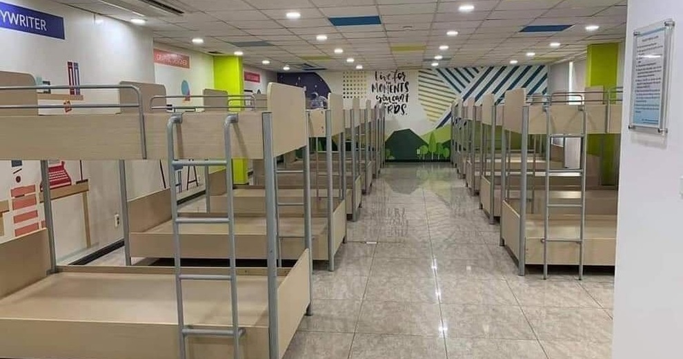 Hình ảnh khác lạ chưa từng có khi các nhà máy tái hoạt động nơi tâm dịch - 1 Hình ảnh khác lạ chưa từng có khi các nhà máy tái hoạt động nơi tâm dịch - 1