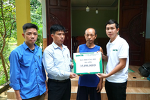 Bạn đọc giúp đỡ người vợ có chồng bị ung thư gần 40 triệu đồng