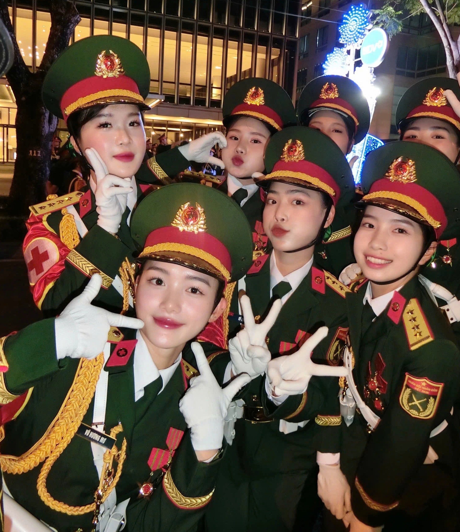 Nhan sắc xinh đẹp của nữ Trung úy tham gia diễu binh sáng 30/4 - 2 Nhan sắc xinh đẹp của nữ Trung úy tham gia diễu binh sáng 30/4 - 2