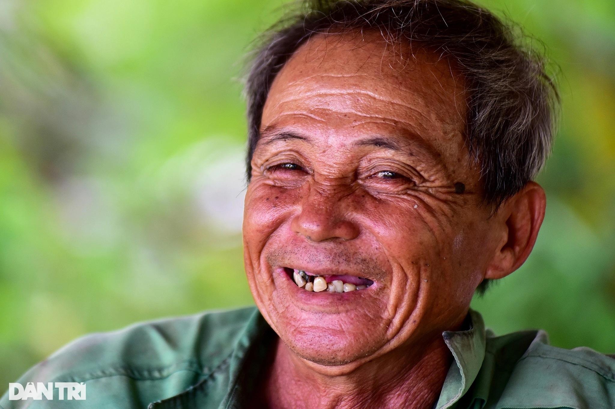 Lão nông 40 năm chăn trâu quanh những tòa cao ốc chọc trời ở Sài Gòn - 5 Lão nông 40 năm chăn trâu quanh những tòa cao ốc chọc trời ở Sài Gòn - 5