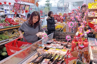 Mùng 3 Tết, cửa hàng mở cửa rầm rộ nhưng sức mua dè dặt