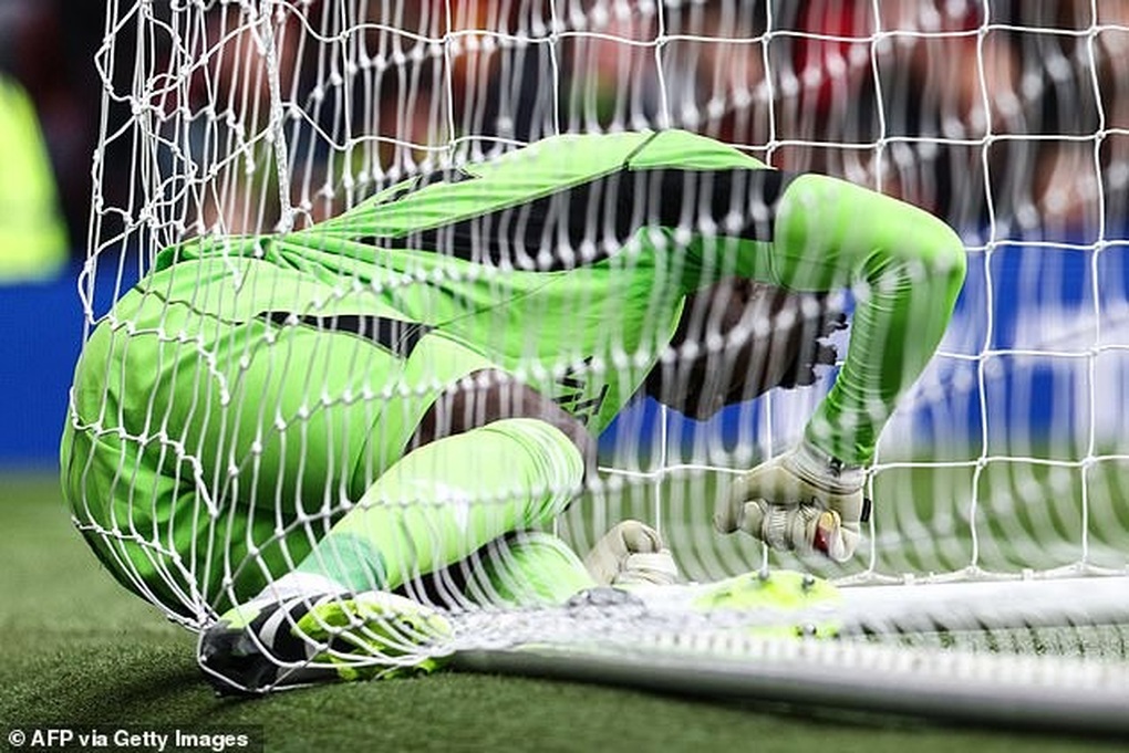 Thủ thành Andre Onana nhận trách nhiệm sau bàn thua ngớ ngẩn - 2 Thủ thành Andre Onana nhận trách nhiệm sau bàn thua ngớ ngẩn - 2