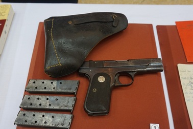 Bảo tàng Hồ Chí Minh tiếp nhận hơn 80 hiện vật quý về Bác Hồ