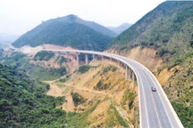 Gần 4.500 tỷ đồng làm đường cao tốc qua huyện Vân Hồ - Mộc Châu