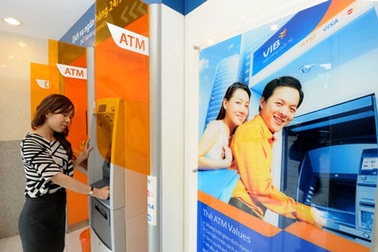 Thu phí ATM, kẻ có - người không