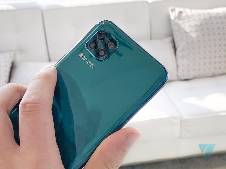 Cận cảnh Huawei P40 Lite với cụm 4 camera thiết kế giống... iPhone 12 - 6 Cận cảnh Huawei P40 Lite với cụm 4 camera thiết kế giống... iPhone 12 - 6