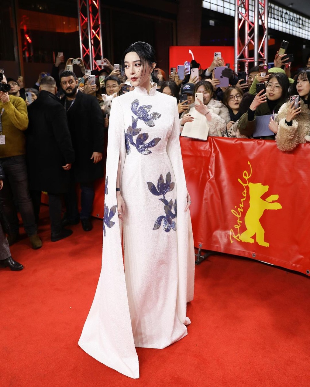 Phong cách quyến rũ của nữ hoàng thảm đỏ Phạm Băng Băng ngày trở lại - 2 Phong cách quyến rũ của nữ hoàng thảm đỏ Phạm Băng Băng ngày trở lại - 2