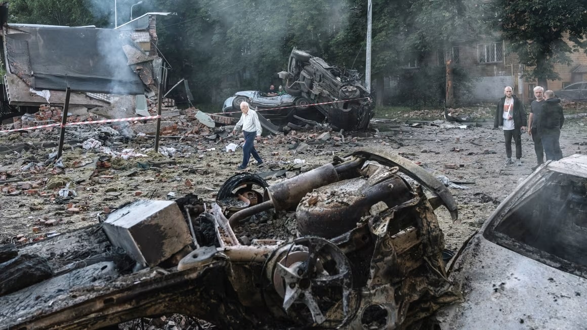 Nga tuyên bố trả đũa Ukraine khi dội “mưa” hỏa lực vào Kiev - 1