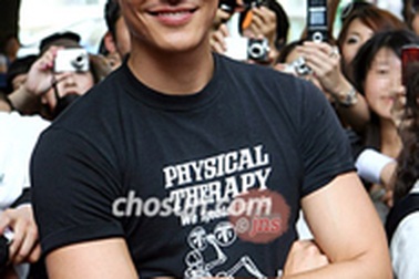 Daniel Henney gian dối bằng cấp?