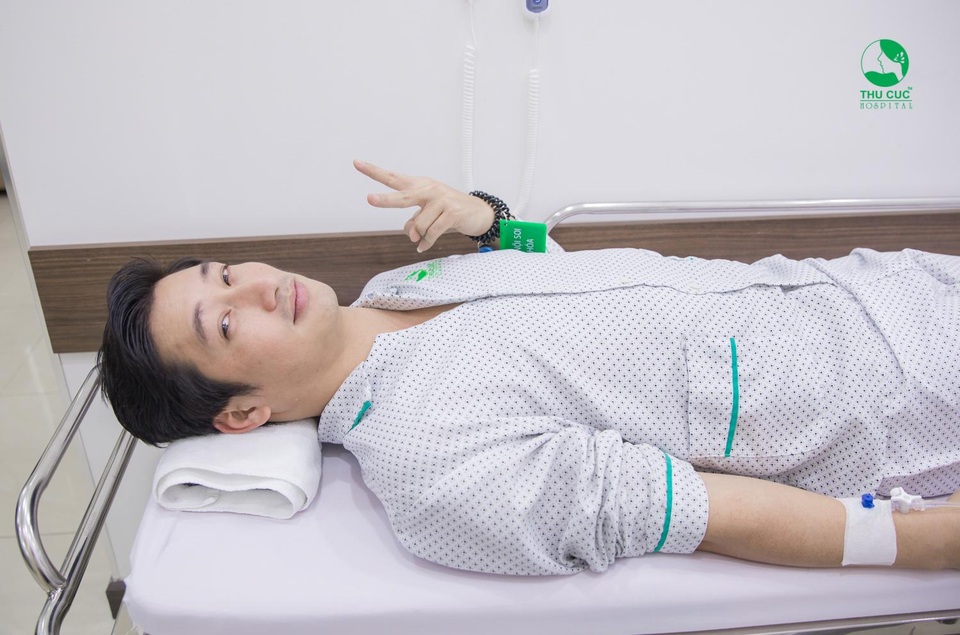 Ung thư dạ dày trong Hoa hồng trên ngực trái, Thái ngoài đời đi nội soi dạ dày ngay - 2 Ung thư dạ dày trong Hoa hồng trên ngực trái, Thái ngoài đời đi nội soi dạ dày ngay - 2