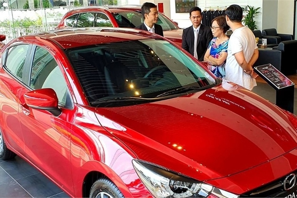 Ô tô mất giá quá nhanh, khách mua sớm tiếc ngẩn ngơ - 2 Ô tô mất giá quá nhanh, khách mua sớm tiếc ngẩn ngơ - 2