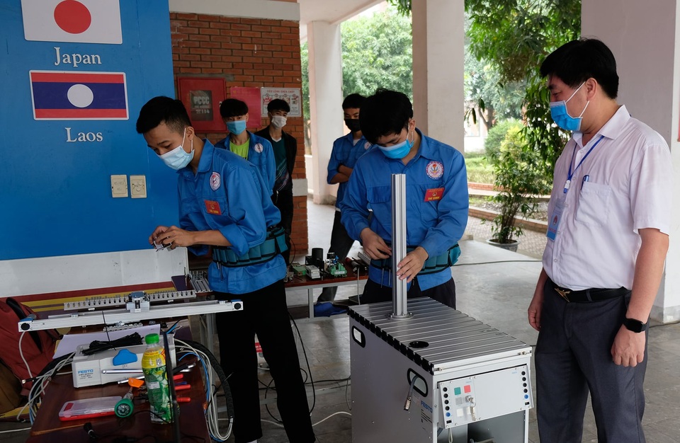 Trao 4 giải Nhất tại kỳ thi kỹ năng nghề tỉnh Nghệ An năm 2021 - 2 Trao 4 giải Nhất tại kỳ thi kỹ năng nghề tỉnh Nghệ An năm 2021 - 2