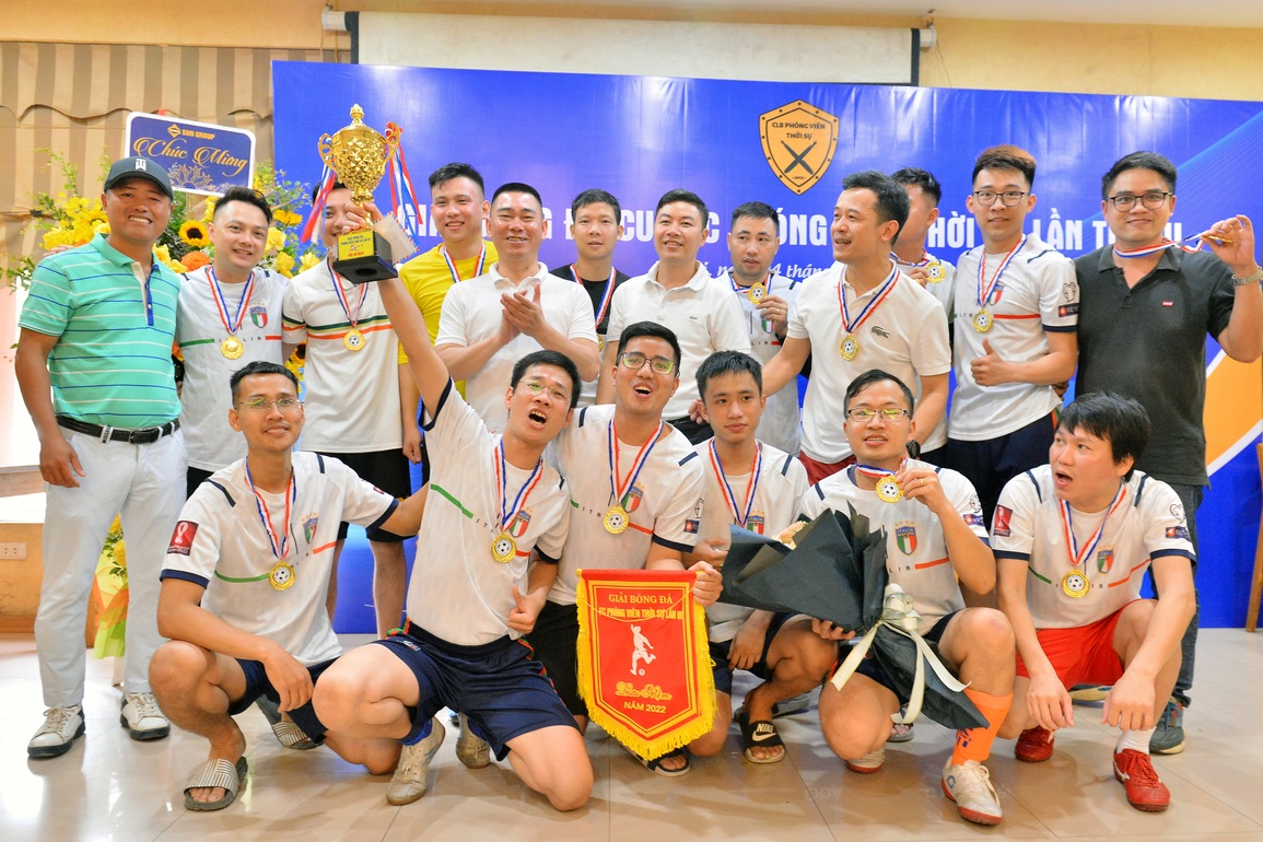 Nói là làm, FC Báo Dân trí giật cúp vô địch đầy kịch tính - 1