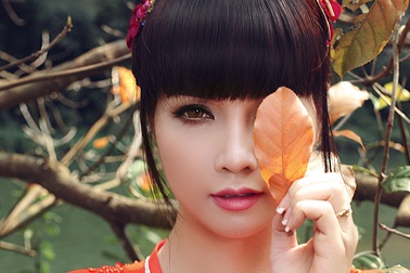 Mai Thu Huyền lên án bộ ảnh phản cảm bên hồ sen