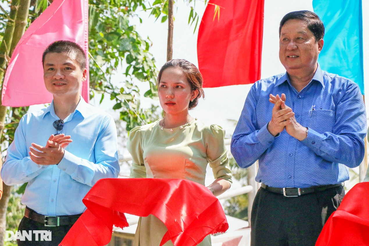 Cầu Dân trí to đẹp quá chú ơi, xóm làng sẽ khang trang, phát triển hơn - 5 Cầu Dân trí to đẹp quá chú ơi, xóm làng sẽ khang trang, phát triển hơn - 5