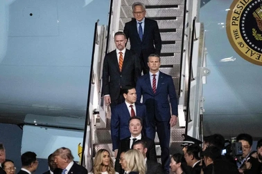 Phái đoàn lãnh đạo hùng hậu tháp tùng Tổng thống Trump tới Trung Quốc