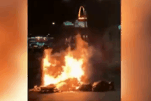 Mỹ: Bạo động bùng phát, hàng loạt cây ATM bị đánh bom