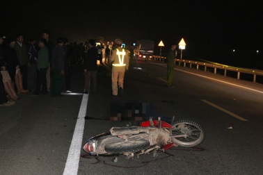 Hai xe máy tông nhau, 3 người thương vong