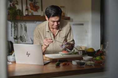 HP OmniBook 7 Aero Next Gen AI PC:  Laptop mỏng nhẹ và hiệu năng