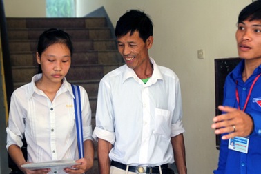 Chùm ảnh: Tân SV bỡ ngỡ ngày nhập học 