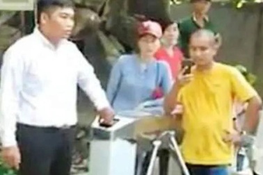 Du khách bức xúc vì bị thu “phí BOT” khi đi viếng Bà trên núi Sam