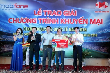 Mobifone trao 2,7 tỷ đồng cho 45 khách hàng may mắn