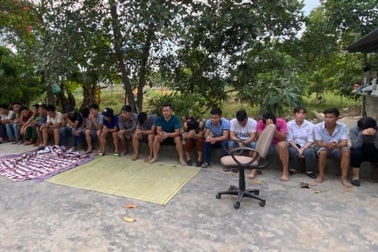 Triệt phá “sới” bạc tinh vi ở vùng quê