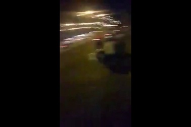 Xôn xao clip CSGT bị tố đánh người vi phạm rồi “chui” vào xe đặc chủng "cố thủ"