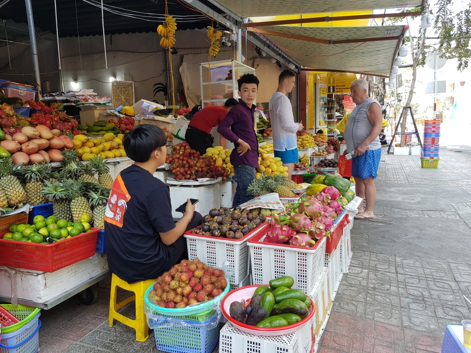 Phụ bếp, lái xe du lịch... nhọc nhằn” mưu sinh mùa dịch Covid-19 - 3 Phụ bếp, lái xe du lịch... nhọc nhằn” mưu sinh mùa dịch Covid-19 - 3