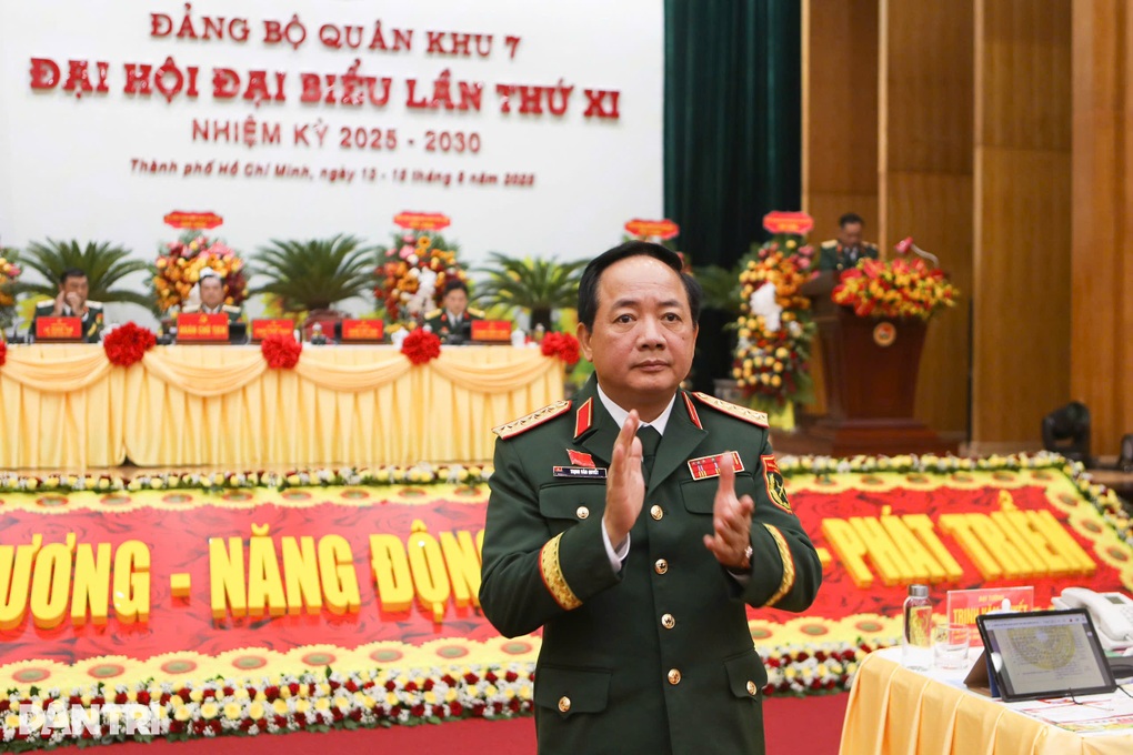 Đại tướng Trịnh Văn Quyết dự khai mạc Đại hội Đảng bộ Quân khu 7 - 1 Đại tướng Trịnh Văn Quyết dự khai mạc Đại hội Đảng bộ Quân khu 7 - 1