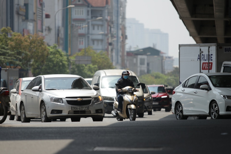 Hà Nội: Dòng xe cộ nối đuôi nhau dù chưa hết hạn cách ly - 8 Hà Nội: Dòng xe cộ nối đuôi nhau dù chưa hết hạn cách ly - 8