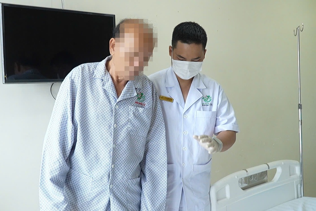 Người đàn ông đột ngột ngừng tim nguy kịch khi đang chơi tennis ở TPHCM - 1 Người đàn ông đột ngột ngừng tim nguy kịch khi đang chơi tennis ở TPHCM - 1