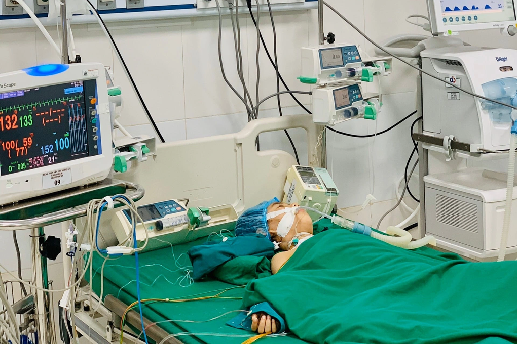 3 chị em ruột uống nhầm thuốc của người lớn, hôn mê nguy kịch - 1 3 chị em ruột uống nhầm thuốc của người lớn, hôn mê nguy kịch - 1