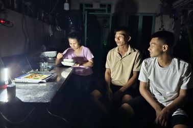 Gần 100 hộ dân ở TPHCM bị cắt điện suốt 3 ngày